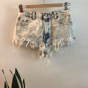 LEVIS - Acid Wash Frayed Short